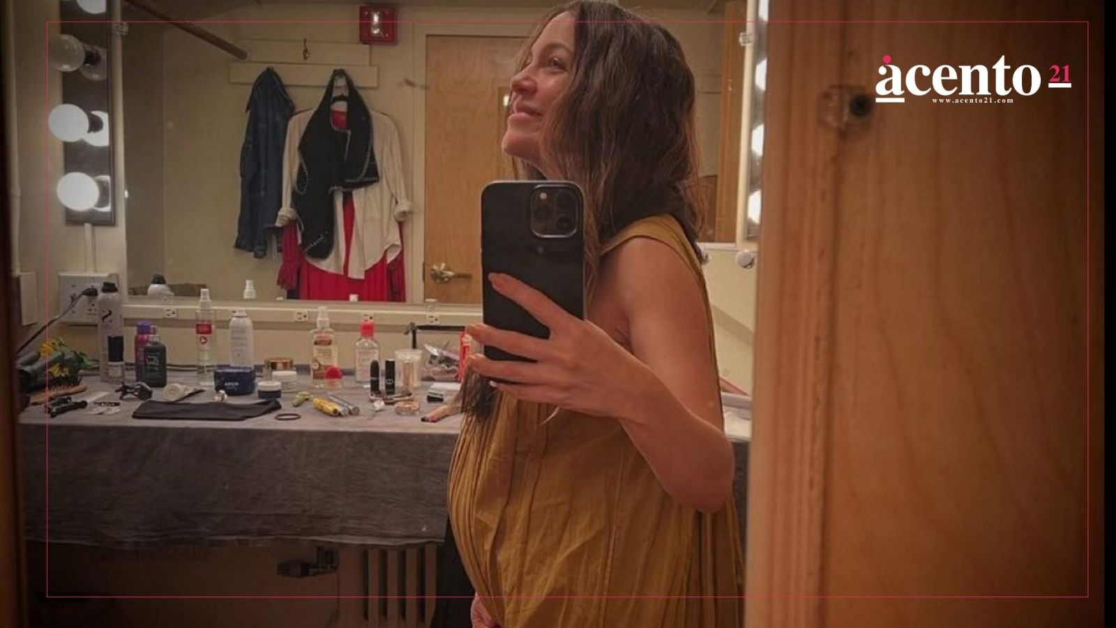 Natalia Lafourcade anuncia que está embarazada