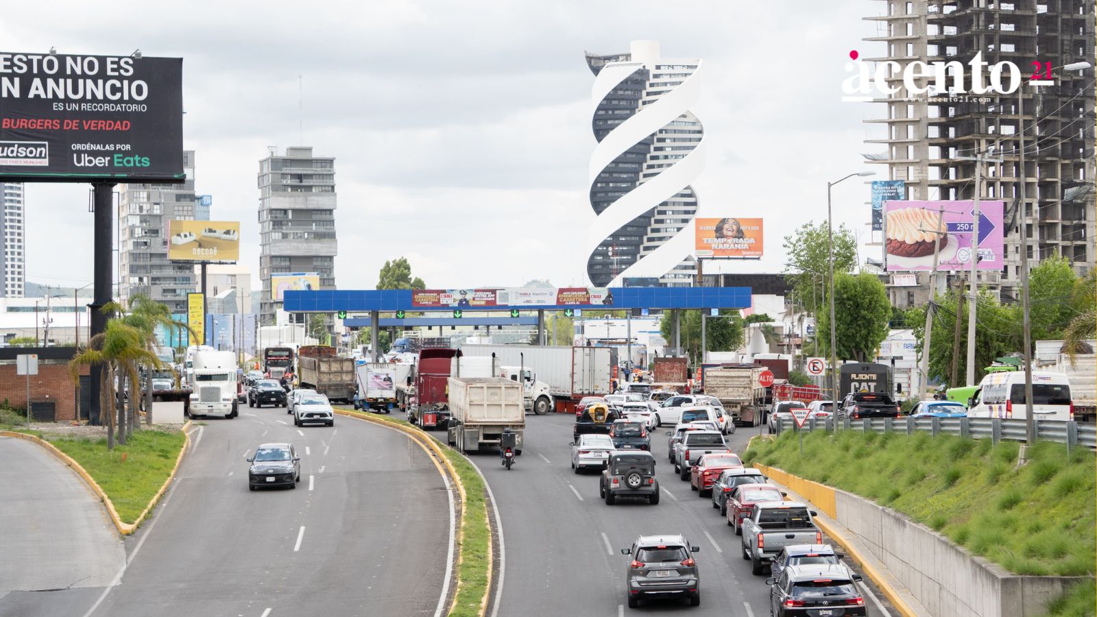 Transportistas de AMOTAC bloquean las vialidades de Puebla