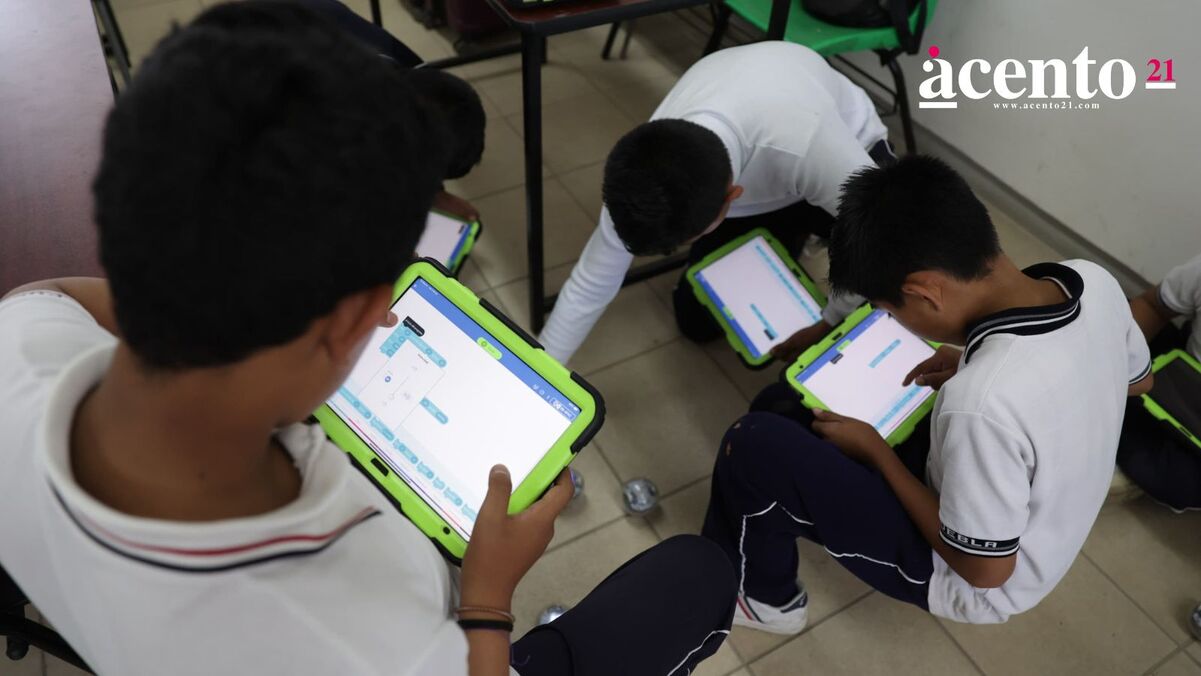 “Aprendamos Juntos”: niñas y niños programan robots en comunidades con brechas de desigualdad