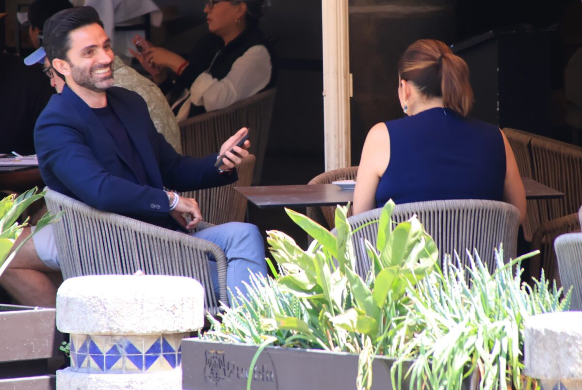 Sostienen reuniones Laura Artemisa y Rodrigo Abdala en Zócalo de Puebla