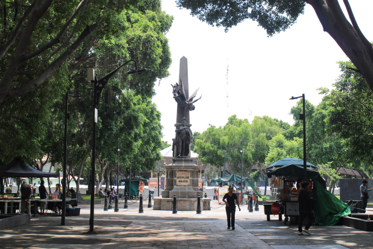 Durante el morenovallismo, se planteó la propuesta de construir un estacionamiento subterráneo para hasta 500 vehículos en el Paseo Bravo.