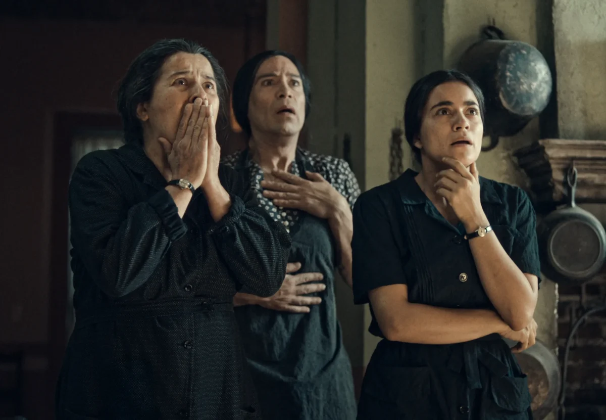 Netflix presenta su nueva miniserie mexicana, Las Muertas, dirigida por Luis Estrada y basada en la novela homónima de Jorge Ibargüengoitia. 