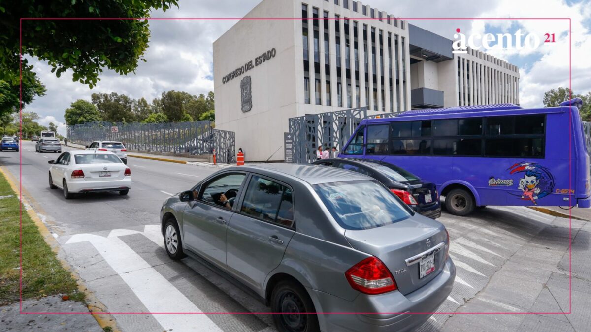 Ayuntamiento panista autorizó topes al exterior de la nueva sede del Congreso de Puebla