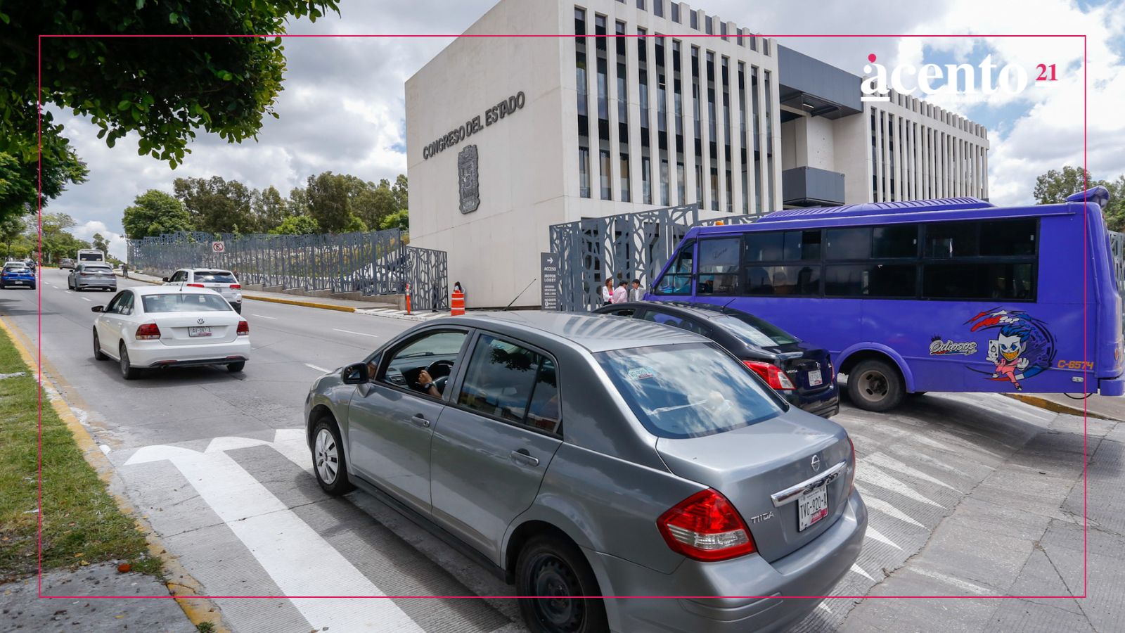 Ayuntamiento panista autorizó topes al exterior de la nueva sede del Congreso de Puebla