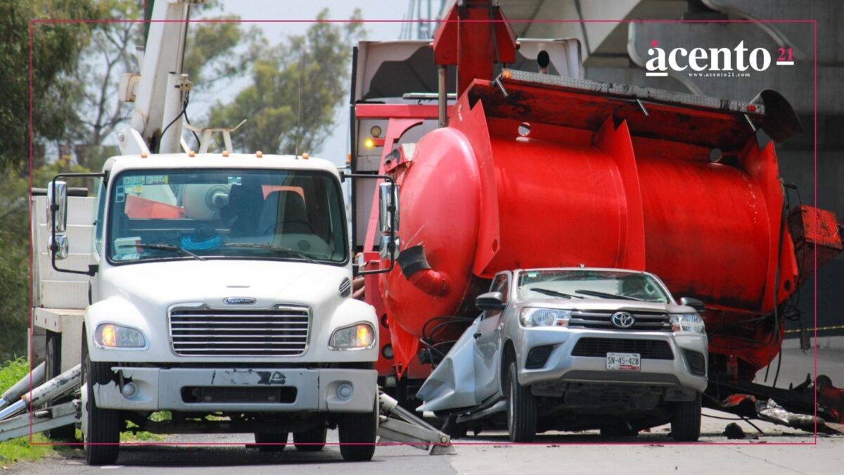 Grave accidente entre dos tráilers provocó la muerte de policías estatales en la autopista México-Puebla