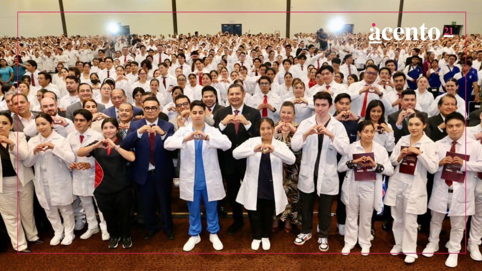 Gobierno de Puebla impulsa a jóvenes talentosos que cuidan salud de poblanos