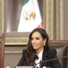 A poco menos de una semana de dejar su cargo, la diputada Grace Palomares Ramírez decidió permanecer en su curul en el Congreso de Puebla.