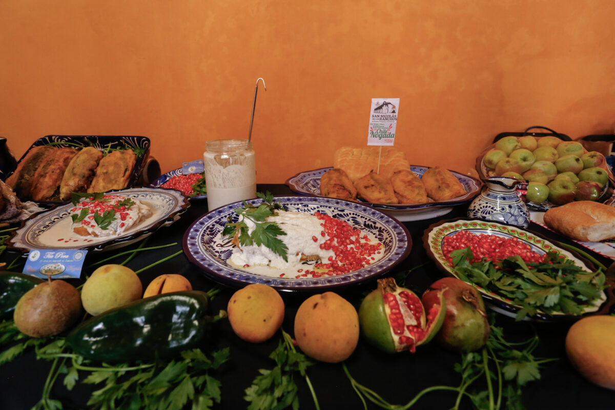 ¿Antojo de chiles en nogada? Durante esta temporada hay una gran oferta del platillo típico poblano en restaurantes y fondas de todo el estado.