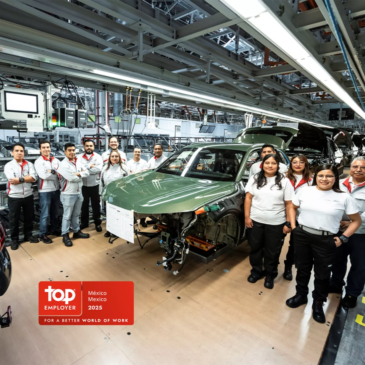 La planta de Audi México, ubicada en San José Chiapa, abrió su convocatoria de prácticas profesionales para el periodo primavera 2026, dirigida a jóvenes universitarios de entre 20 y 35 años que cursen alguna licenciatura o ingeniería y que cuenten con al menos el 75% de sus materias acreditadas. 