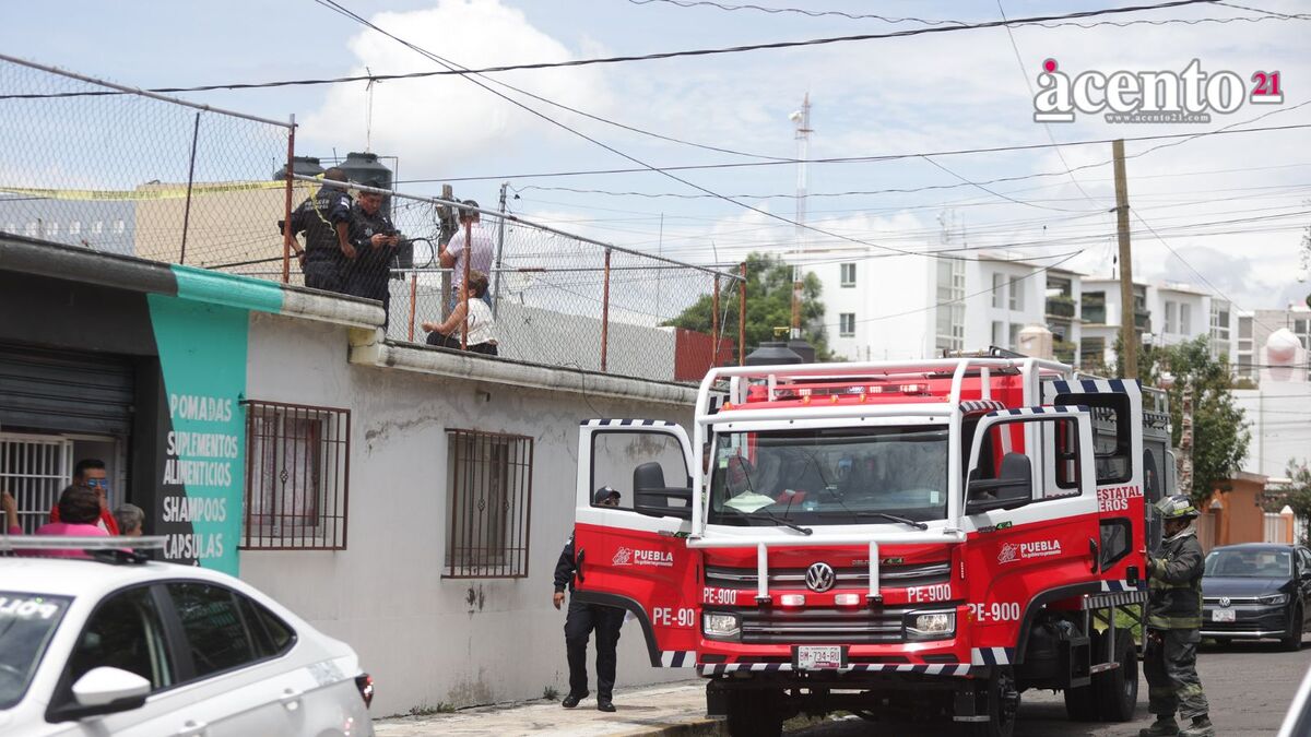 Colapsa barda en Reforma Agua Azul y le cae encima a un adulto mayor
