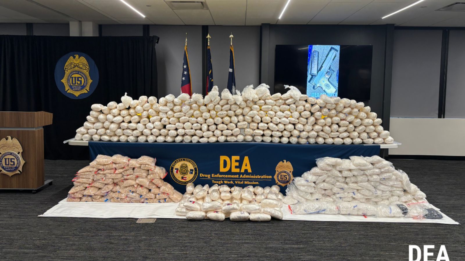 DEA detiene a 670 integrantes del CJNG e incauta 48 mdd DEA detiene a 670 integrantes del CJNG e incauta 48 mdd