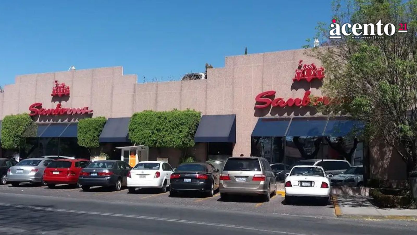 De madrugada roban joyería del Sanborns de Huexotitla