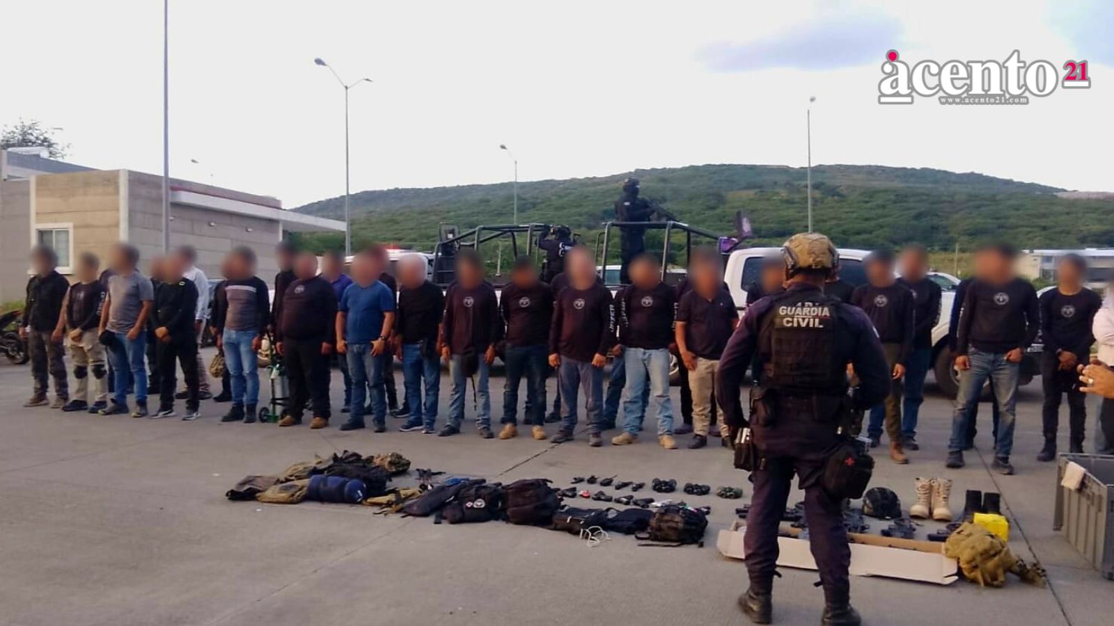 Detienen a 38 miembros de la Luz del Mundo en Michoacán; tenían armamento pesado