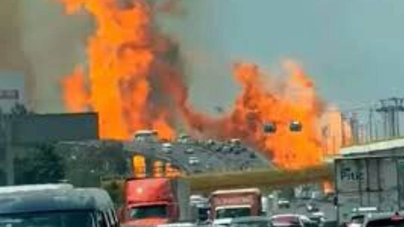 Sube a 17 el número de muertos tras explosión de pipa en Iztapalapa