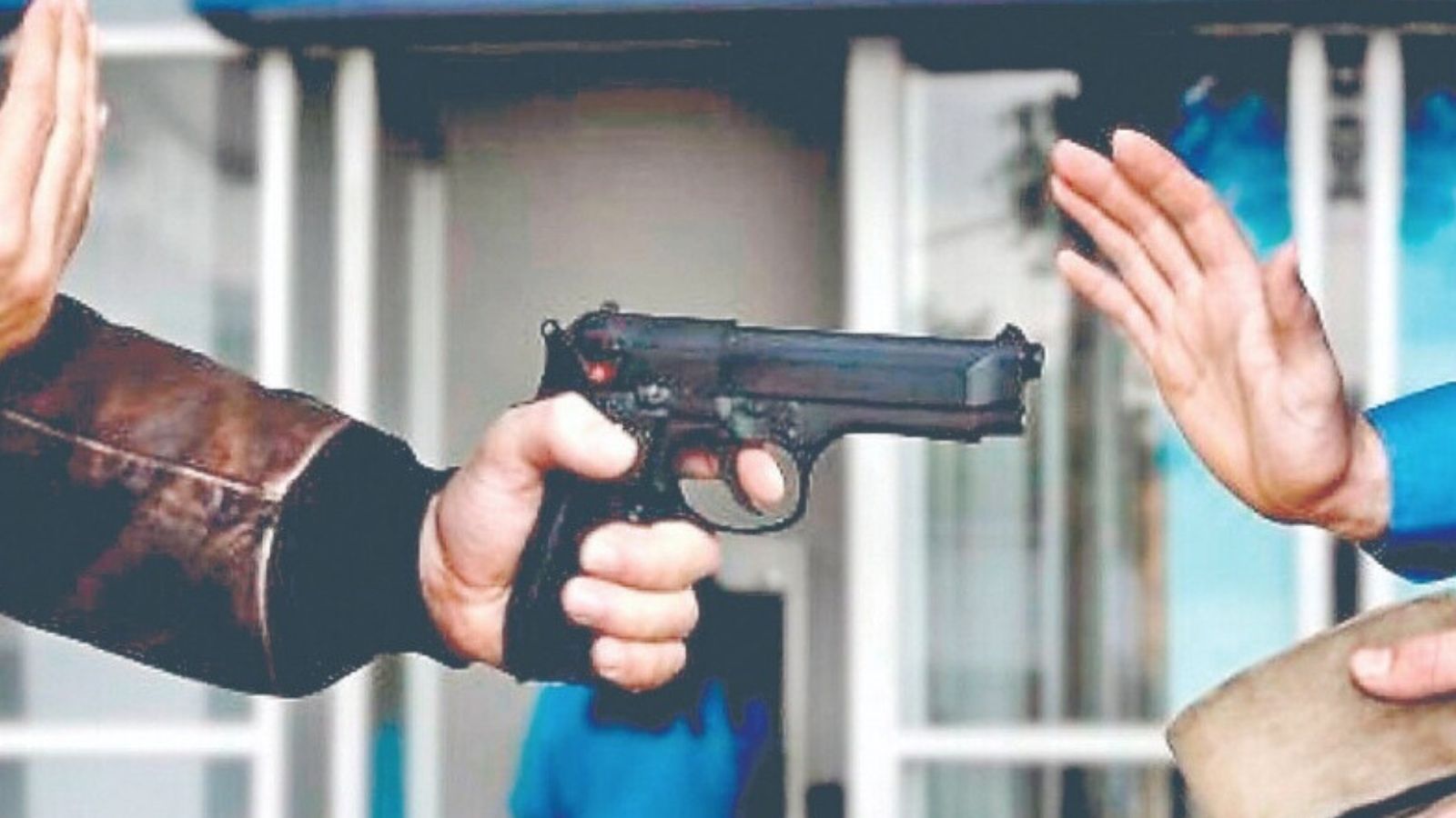 Trabajador de funeraria sufre violento asalto en la avenida Juárez; le quitan 300 mil pesos