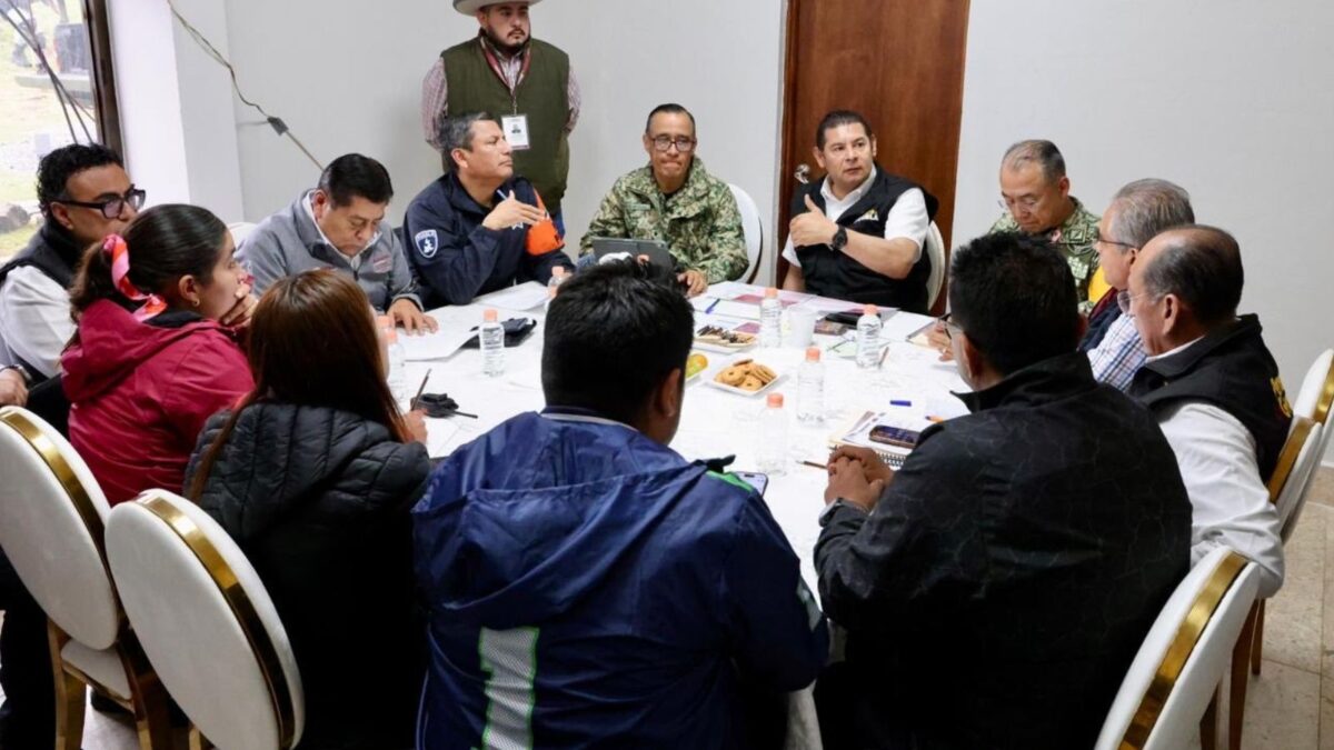 Armenta reporta 30 mil damnificados en la Sierra Norte y rescate de 12 familias en Huauchinango