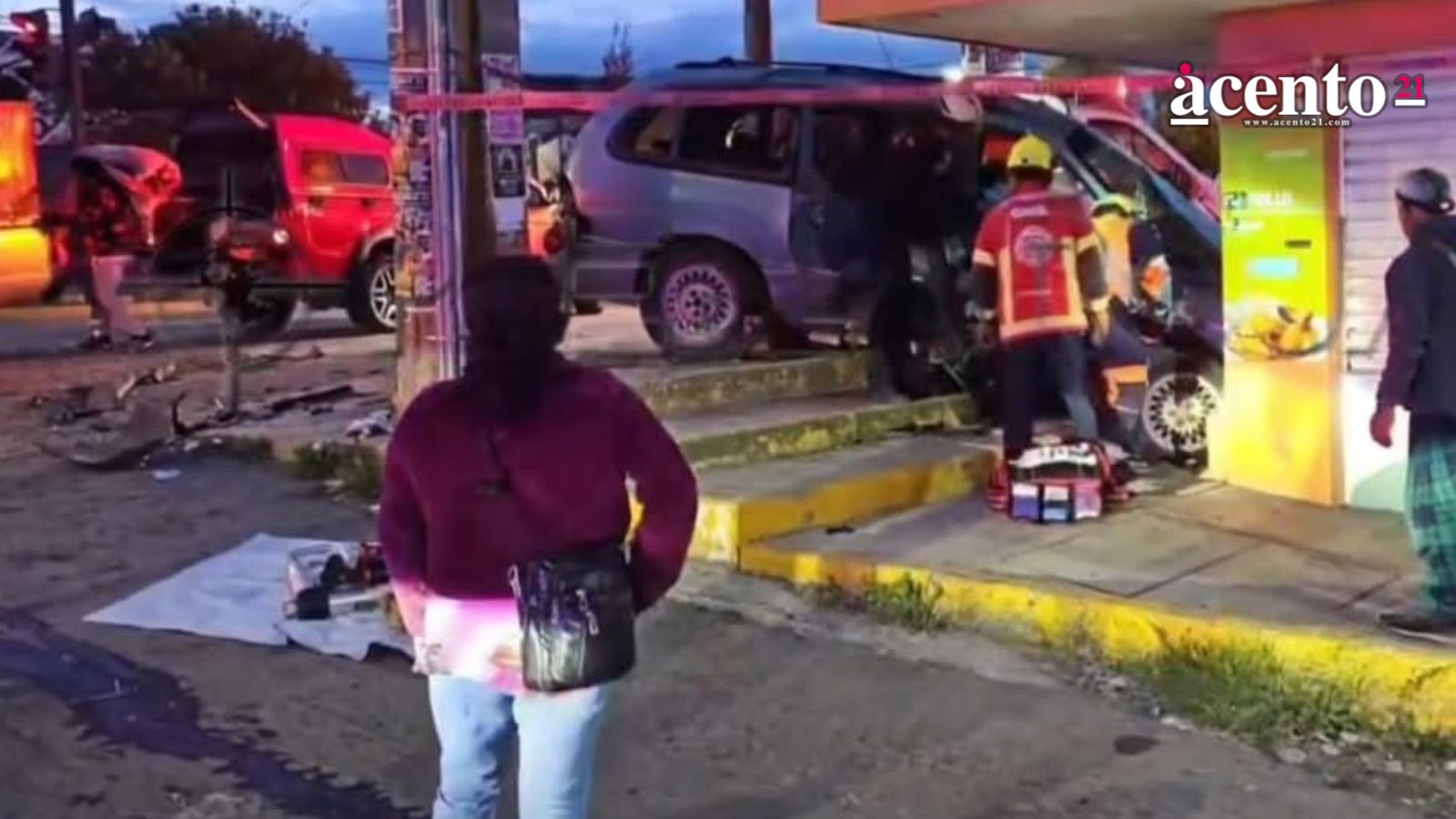 Choque entre camionetas en la 11 Sur deja a dos personas prensadas