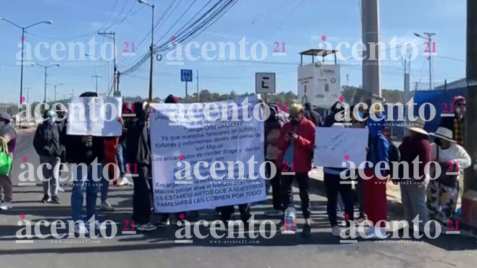 Bloqueo frente al penal de San Miguel por familiares de reos