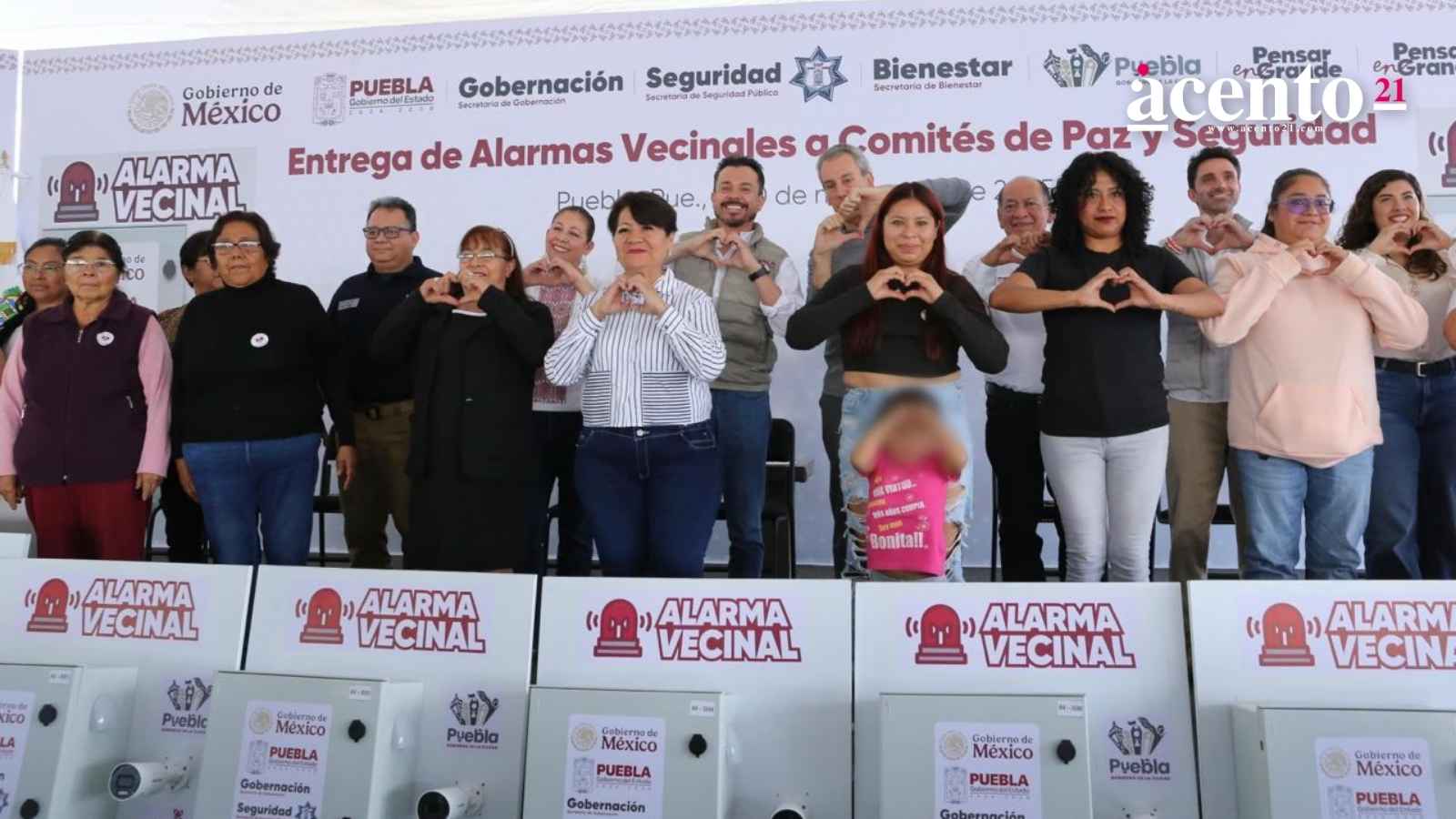 Entregan Alarmas Vecinales en Loma Bella; van 1,261 en zona conurbada de Puebla