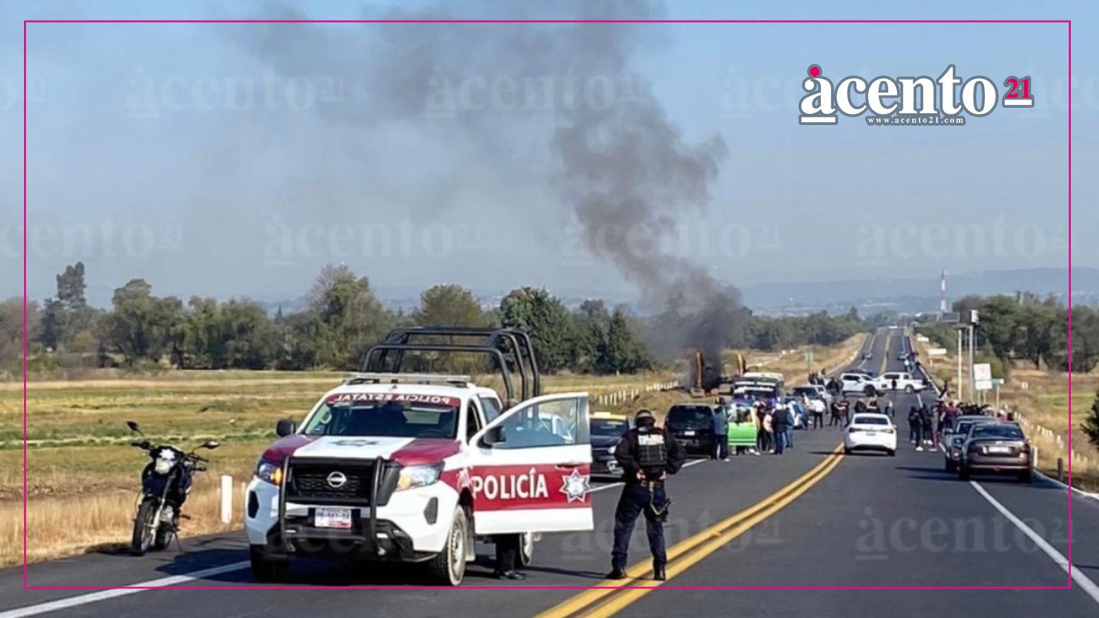 Bloqueo en la Autopista Puebla-Tlaxcala por conflicto sindical; hubo quema de maquinaria