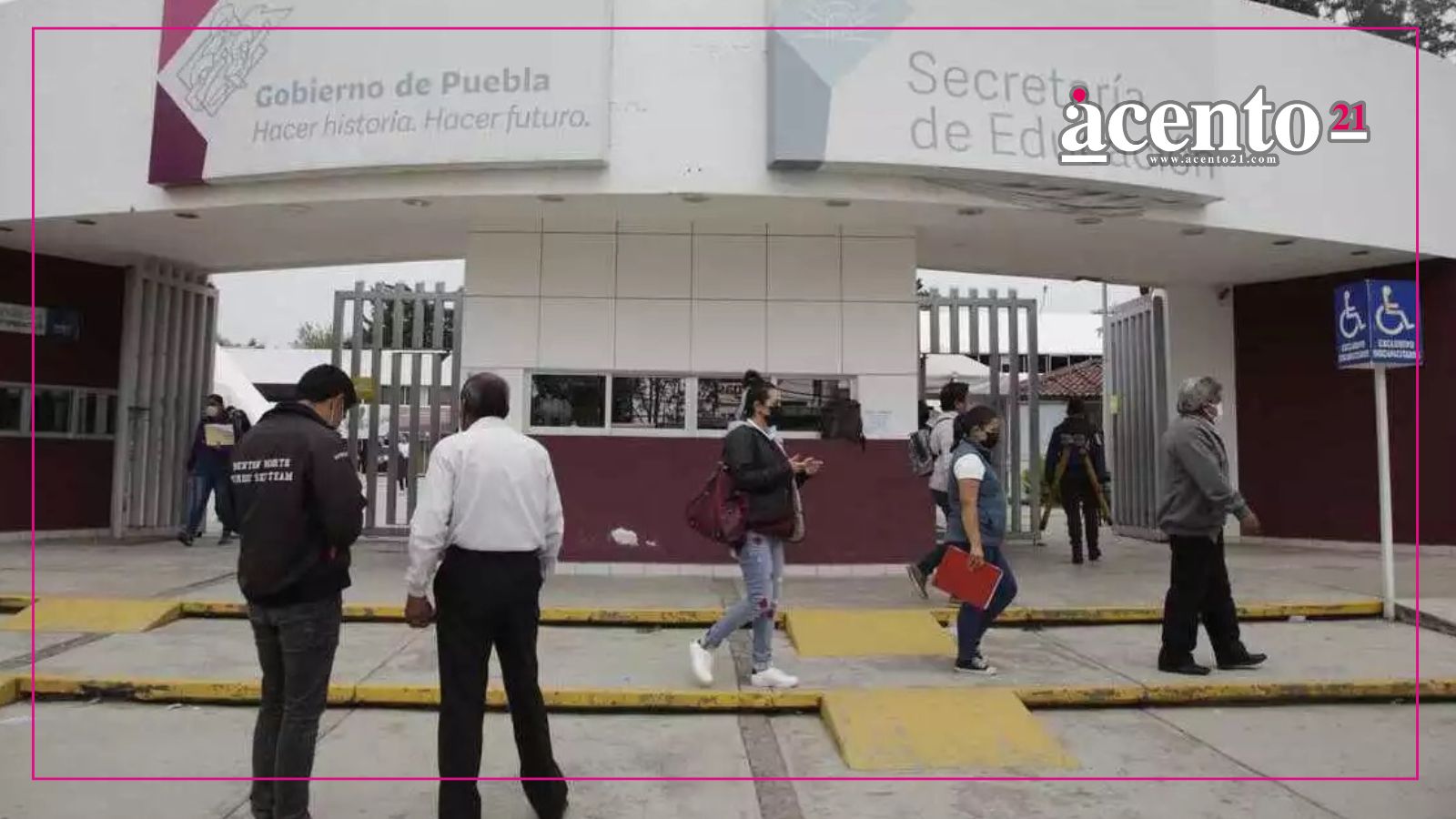 Claudia Sheinbaum instruye a Mario Delgado revisar estatus de plazas de la SEP en Puebla