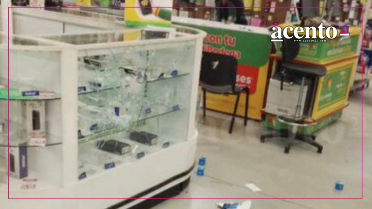 Criminales armados asaltan Aurrerá de Chapulco, se llevaron celulares y dinero en efectivo