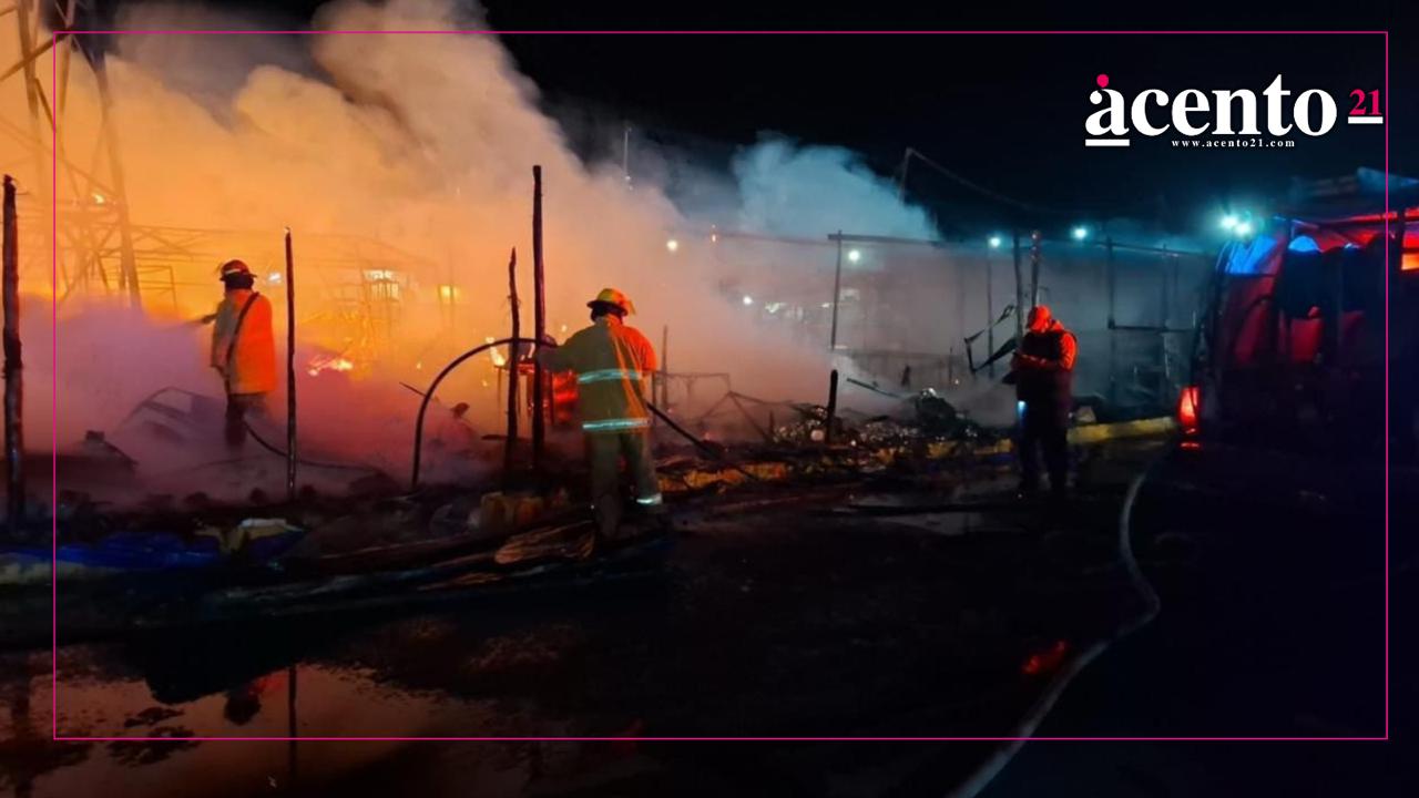 De madrugada se incendió la Central de Abasto de Huixcolotla