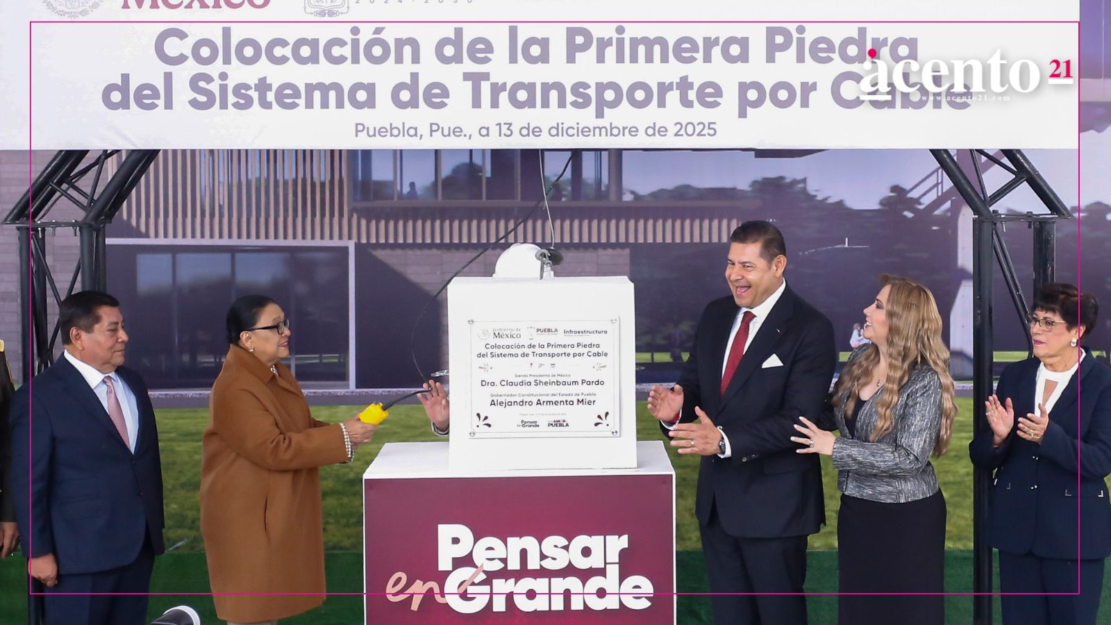 Colocan primera piedra del Cablebus en Puebla; recorrerá 13.62 kilómetros