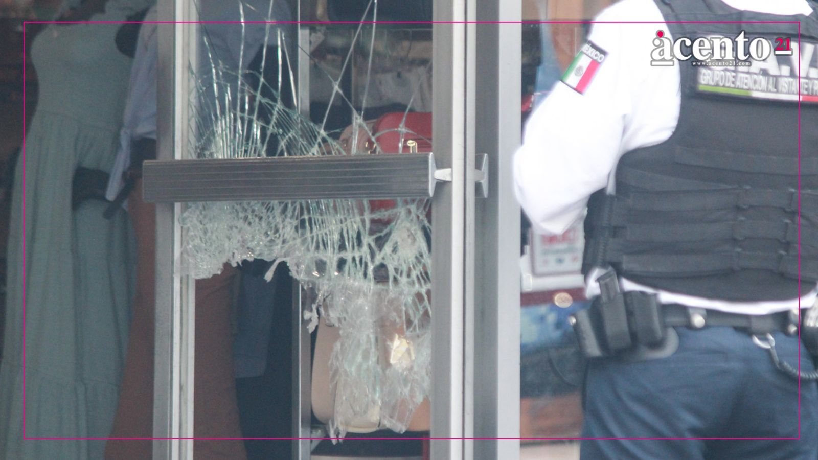 Dan cristalazo a lavandería “Lava X Press”en la 5 Pte y 15 Sur; se robaron dinero y hasta la ropa