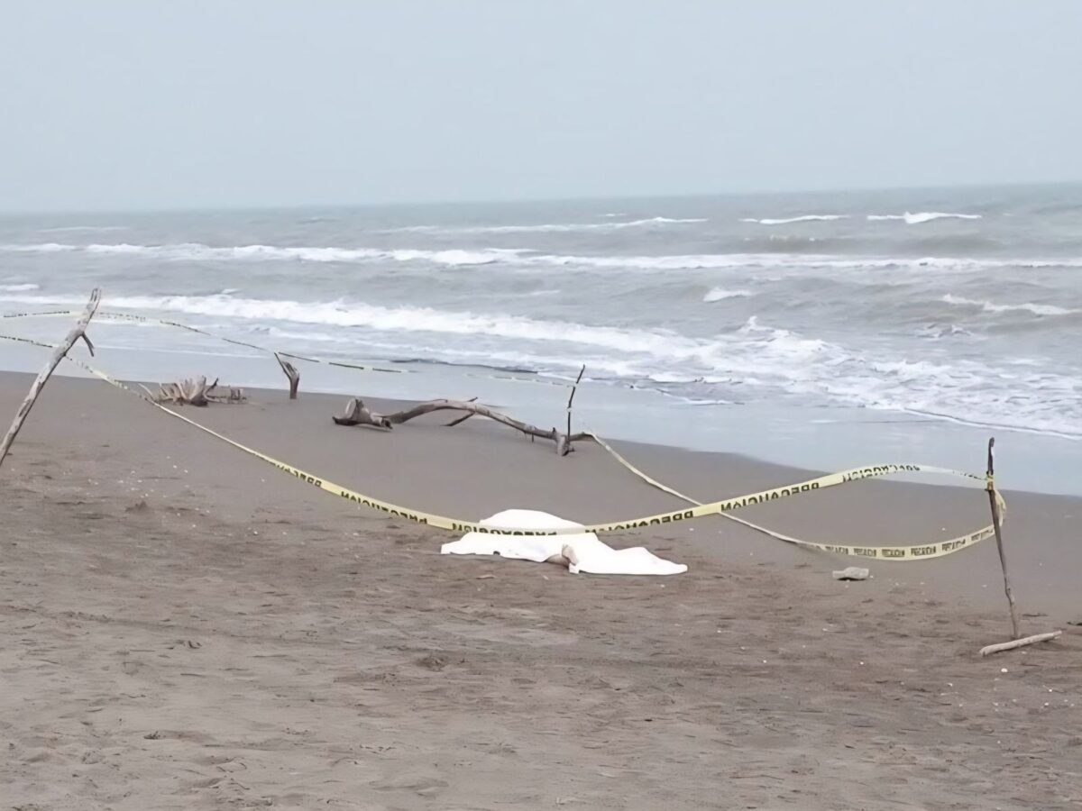 Dos hermanos adolescentes y originarios de Puebla, fueron arrastrados por las olas del mar en Costa Esmeralda de Veracruz