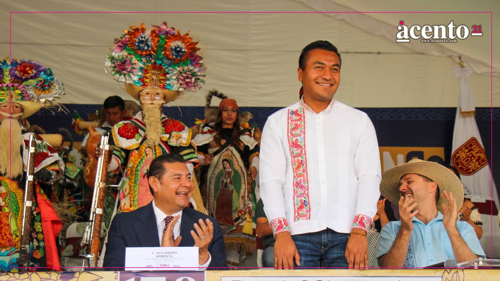 El carnaval de Huejotzingo ya es “Hecho en México”: con la presencia del gobernador Alejandro Armenta, Roberto Solís recibe certificación oficial del gobierno federal