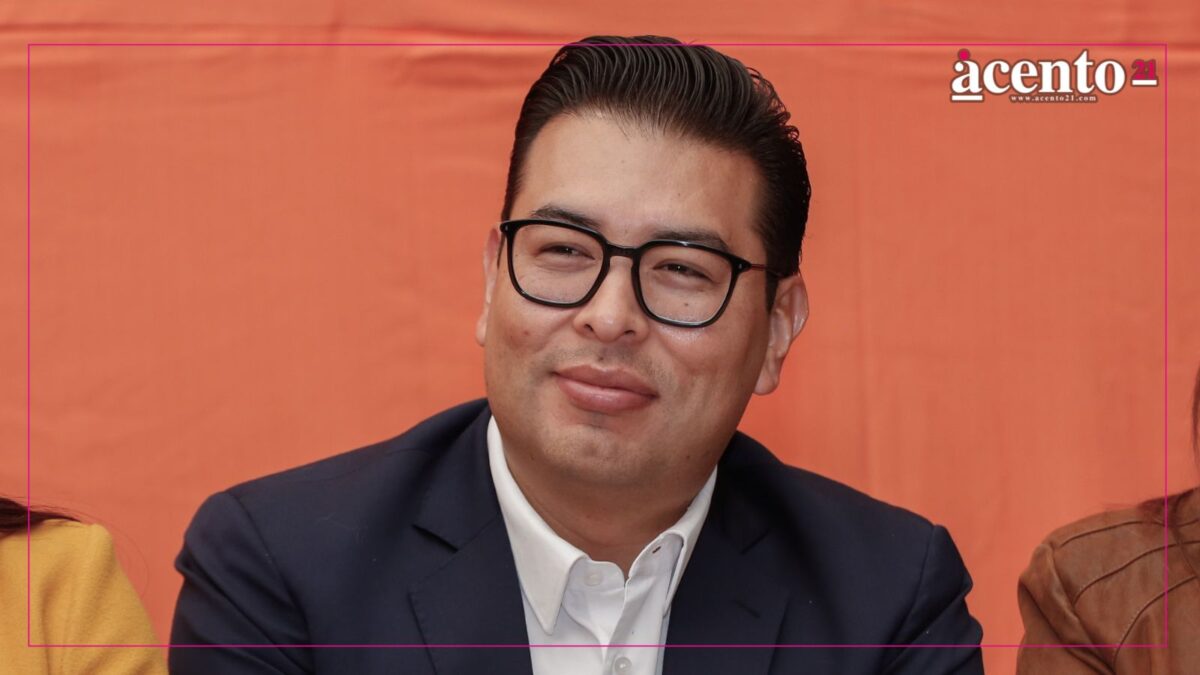 Néstor Camarillo se destapa para la alcaldía de Puebla; apunta contra Morena rumbo a 2027