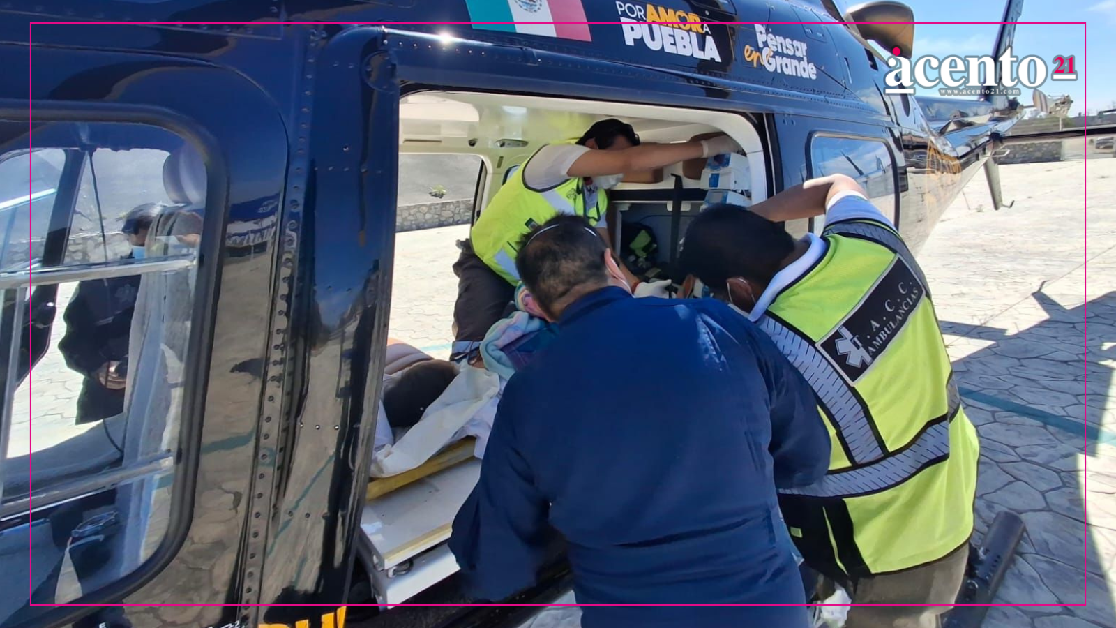 Con acompañamiento médico, menor poblana es trasladada en ambulancia aérea