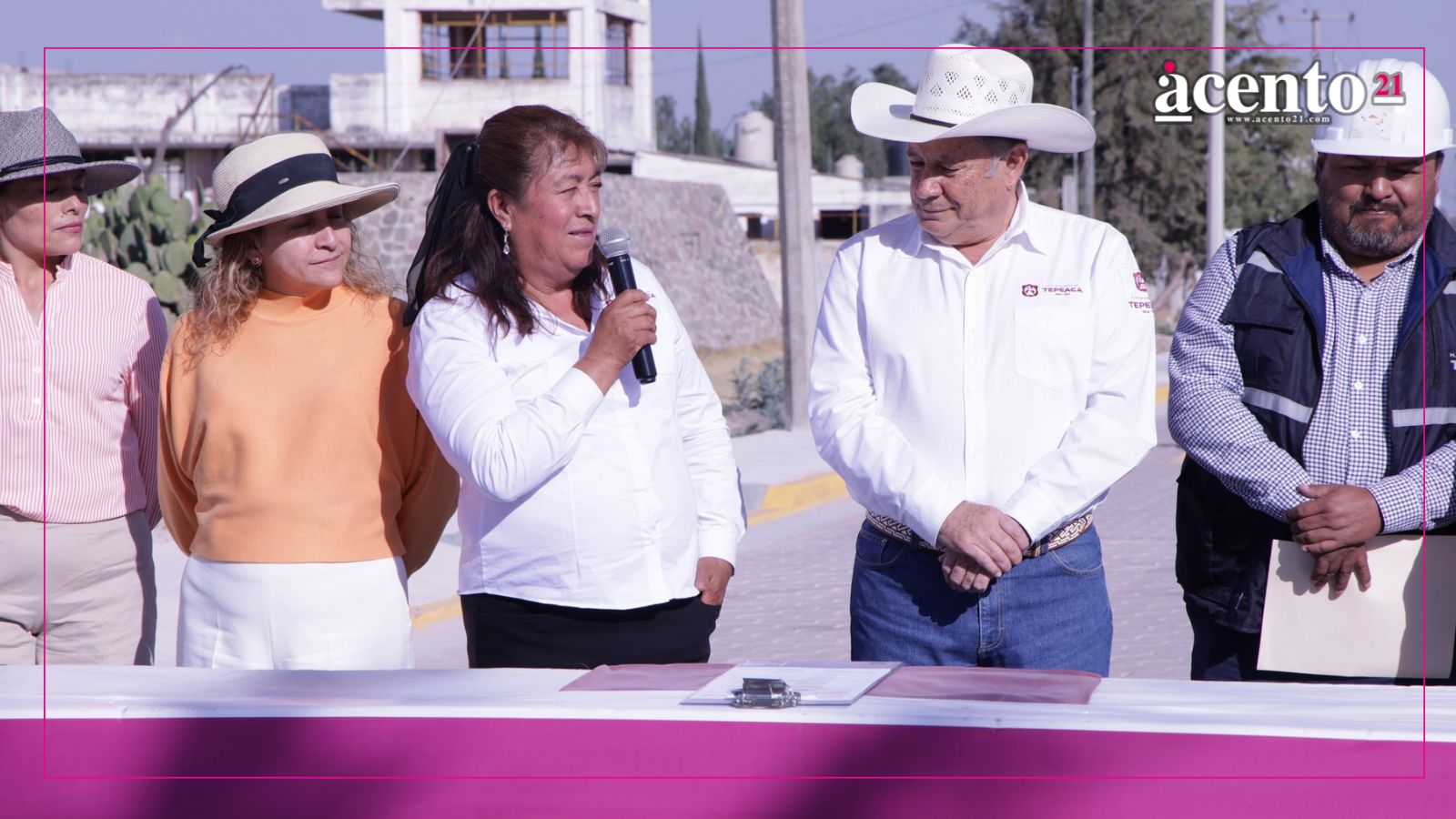 Entregan pavimentación con adocreto en la calle 3 Oriente de Zahuatlán de Morelos