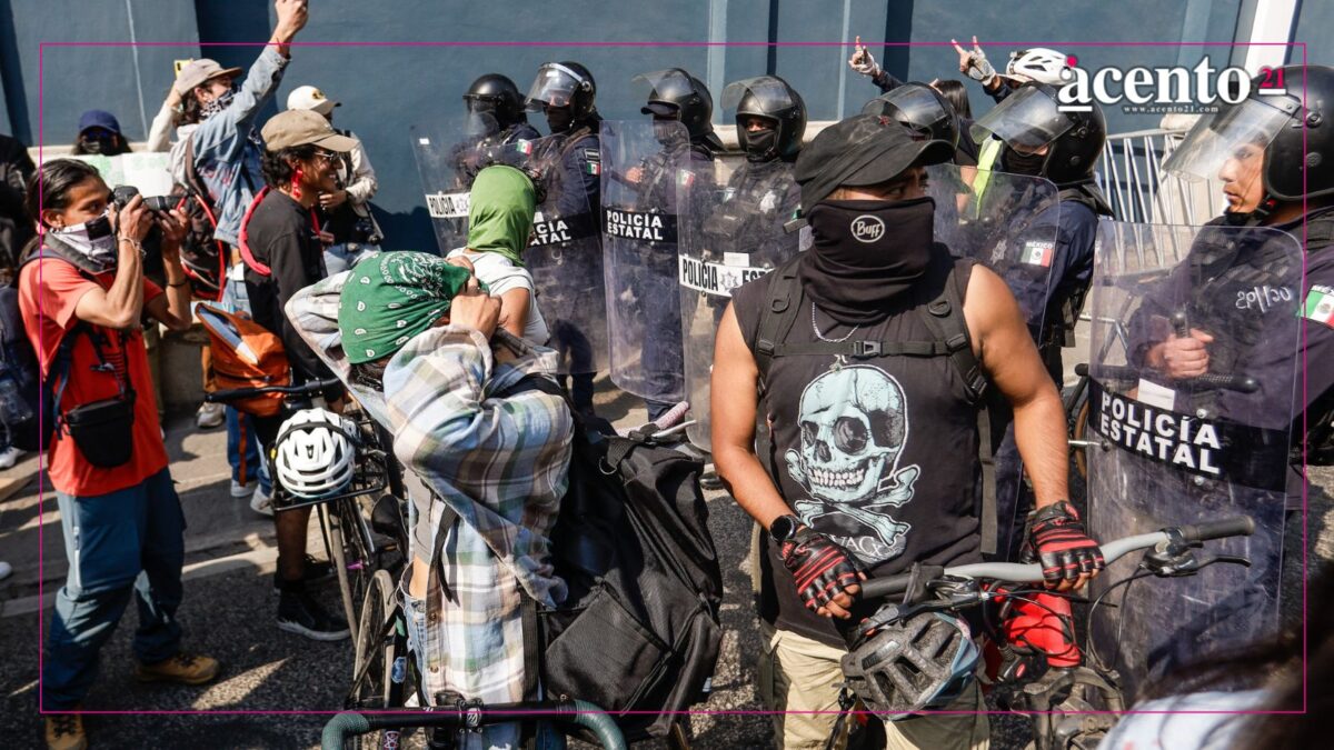 Ambientalistas en Puebla desatan caos en Casa Aguayo tras protesta; policía aclara que no accionó arma