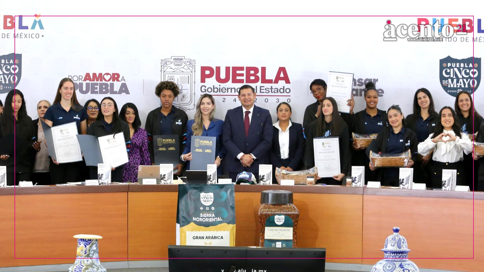 ARMENTA MIER RECONOCE A GUERRERAS DE PUEBLA Y FORTALECE DEPORTE FEMENIL