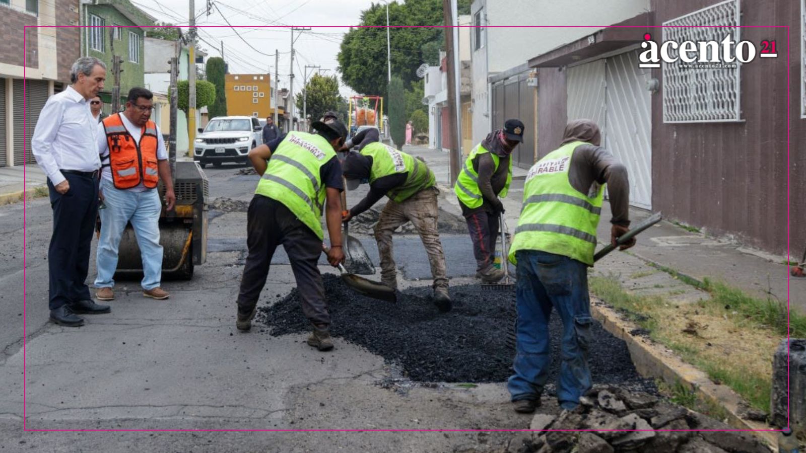 Supervisa Pepe Chedraui trabajos de bacheo en colonia Jardines de San Manuel