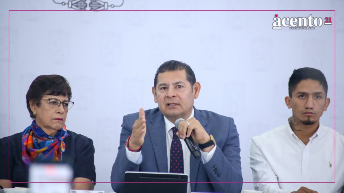 Gobierno de Puebla entrega 11.8 mdp a 39 concesionarios de transporte público para renovar unidades