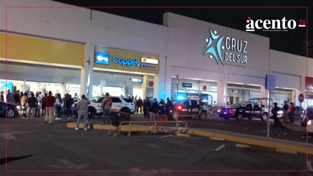 Violento asalto en el Coppel del Cruz del Sur; grupo armado se robó celulares