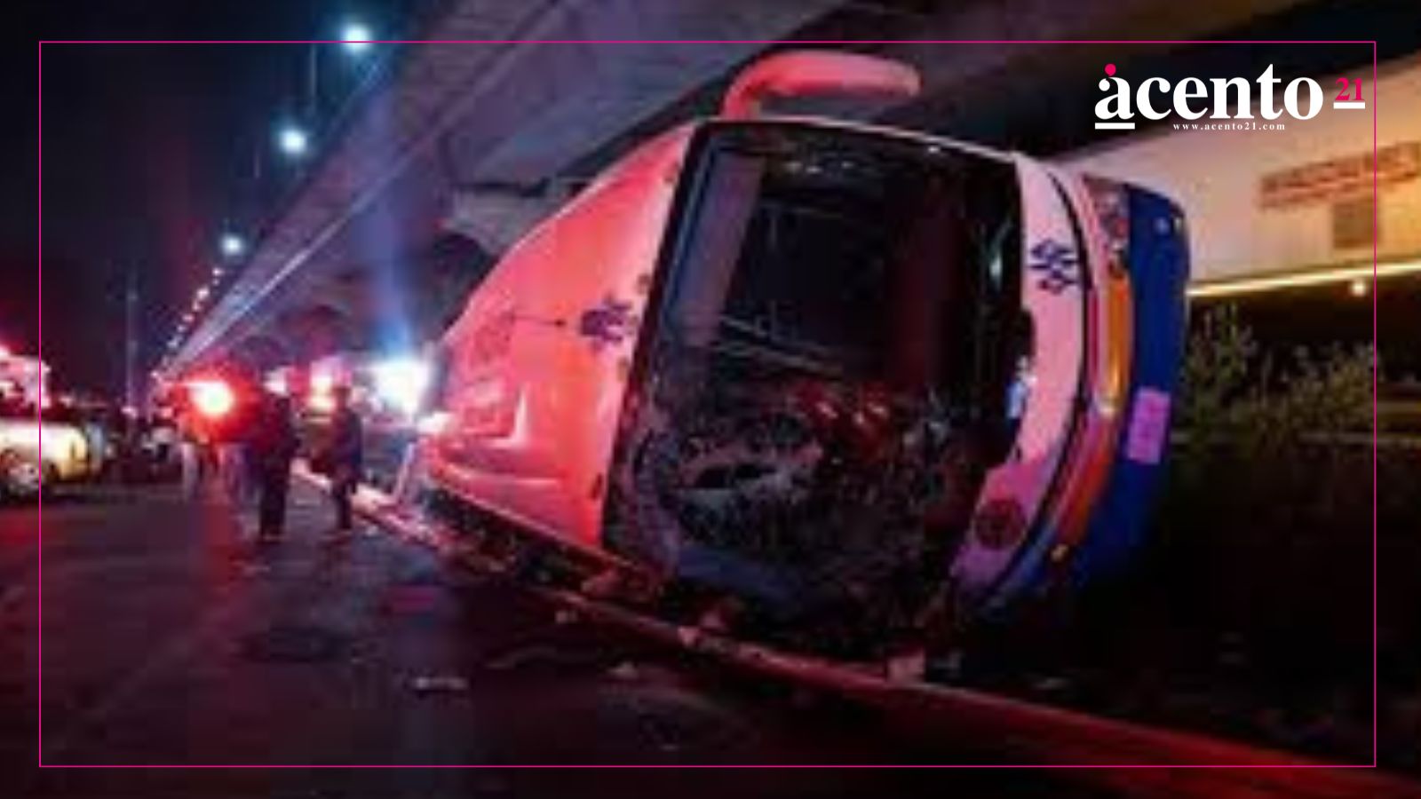 Autobús donde viajaban estudiantes terminó volcado en la México-Puebla; 19 de ellos resultaron heridos