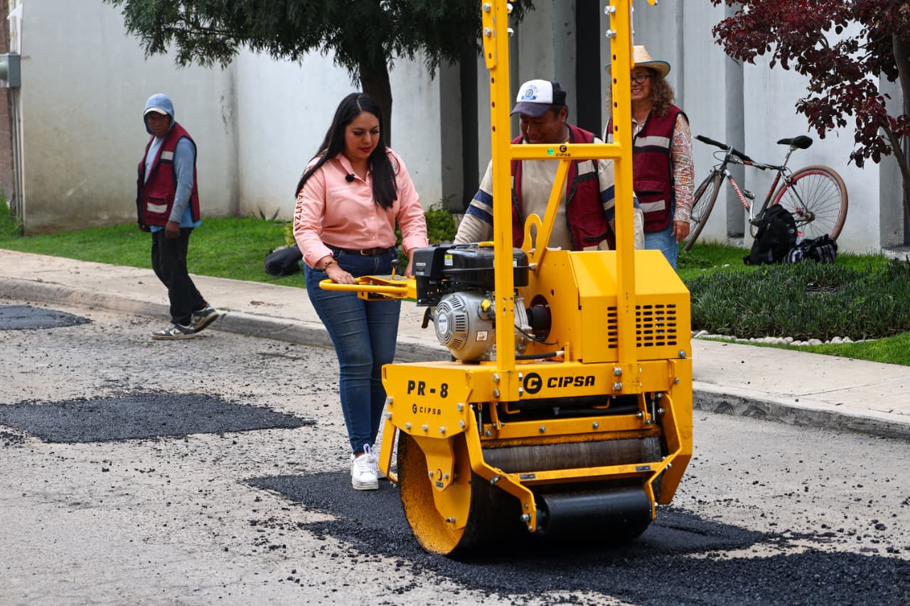 Tonantzin Fernández fortalece el programa de bacheo más intensivo en la historia de San Pedro Cholula Tonantzin Fernández fortalece el programa de bacheo más intensivo en la historia de San Pedro Cholula