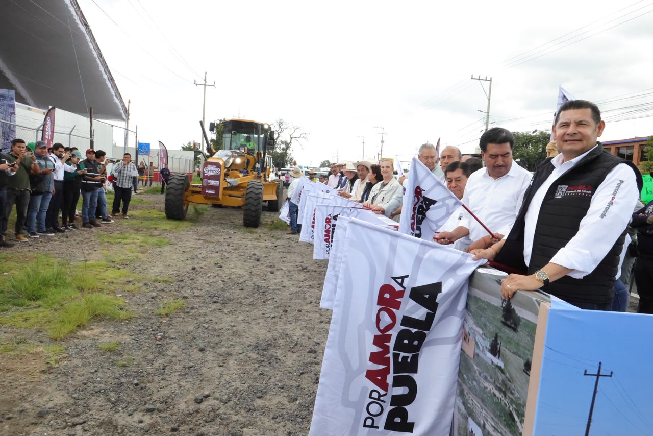 Gobierno estatal detona la conectividad carretera en San José Chiapa.