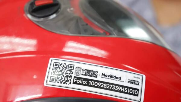 Avanza programa de identificación para motociclistas en Puebla; colocan 802 hologramas electrónicos