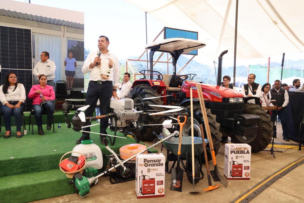 Con apoyos históricos al campo, gobierno estatal impulsa producción agrícola en Cuautempan