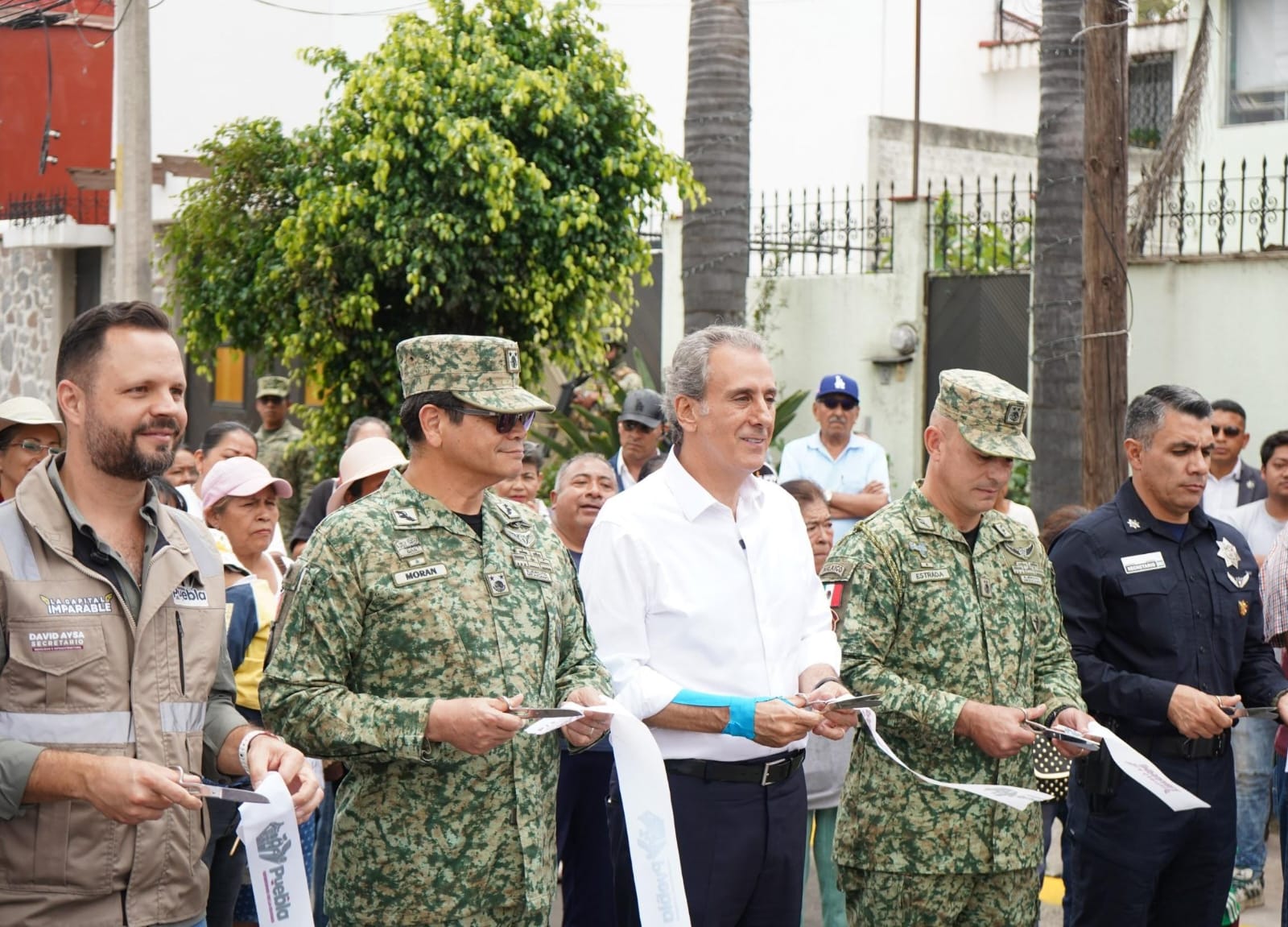 Entrega Pepe Chedraui rehabilitación vial en la Junta Auxiliar Ignacio Zaragoza, con el Tren Capitalino de Pavimentación