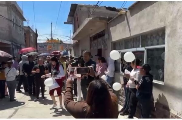 Entre porras y gritos de justicia fue sepultado el periodista Josué Martínez