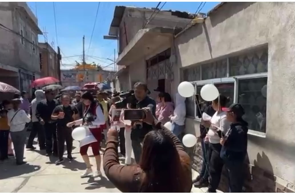 Entre porras y gritos de justicia fue sepultado el periodista Josué Martínez