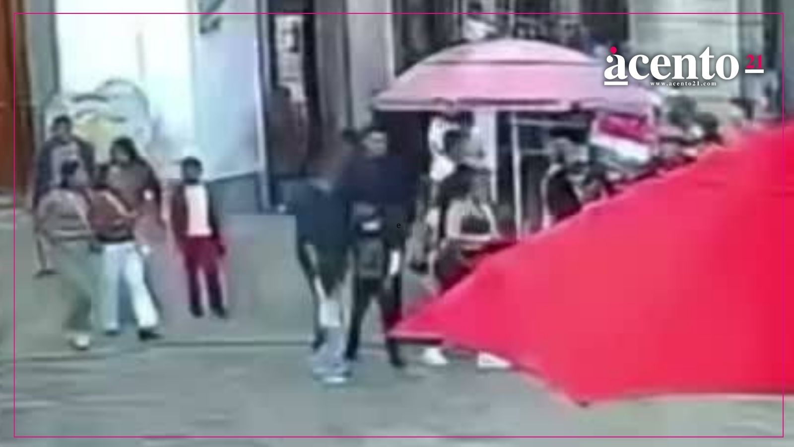 Conductor se mete al andador de Zacatlán y arrolló a personas; fueron 15 heridos