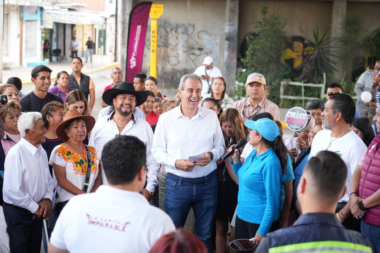 Con el Tren Capitalino de Pavimentación, Pepe Chedraui rehabilita las laterales del bulevar Xonacatepec