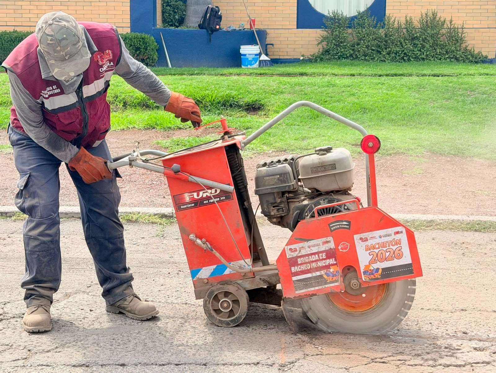 Tonantzin Fernández refuerza mantenimiento urbano en barrios de San Pedro Cholula